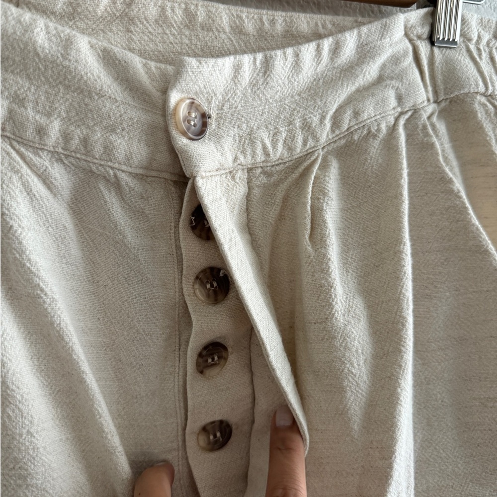 Lacausa Linen Blend Pleated Shorts - Picture 3 of 9
